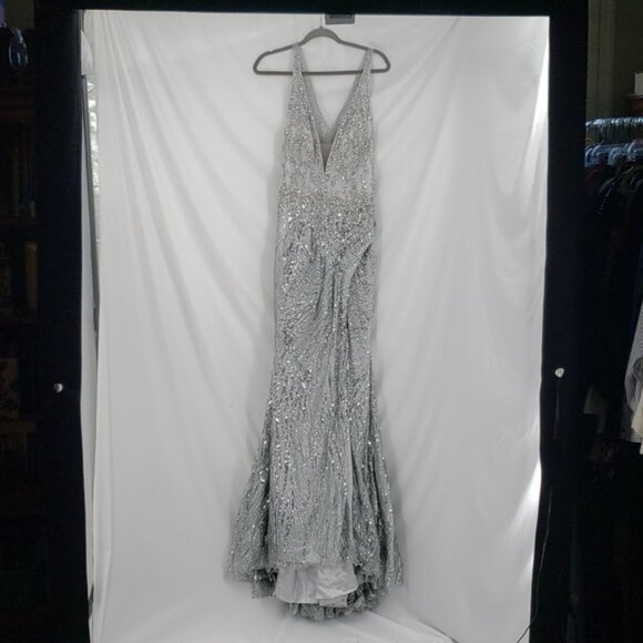 Mac Duggal Sequin Silver Illusion Back Crystal Crisscross Back Gown Plus Size 14 - Picture 9 of 10